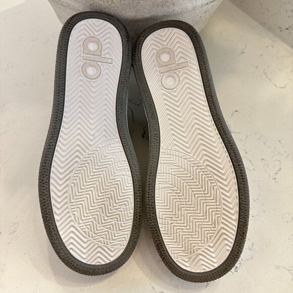 ALO YOGA Recovery Mode Sneaker in Grey/White Size US 7.5 - Picture 7 of 10